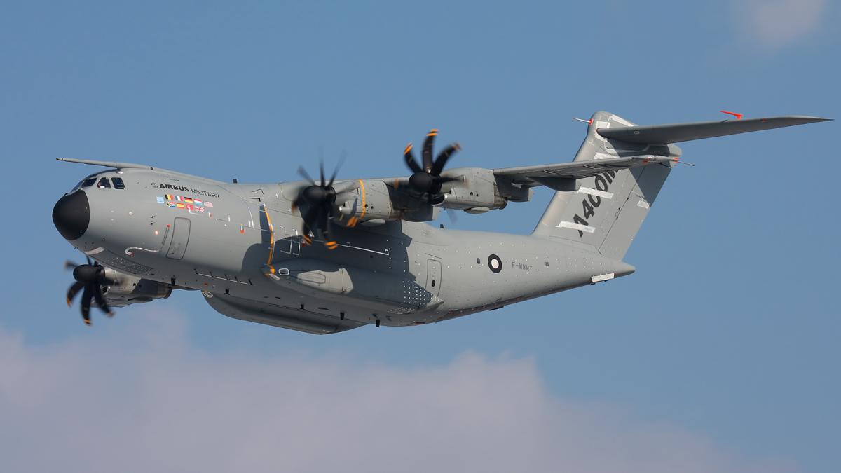 un avion militar s a prabusit in apropiere de sevilla