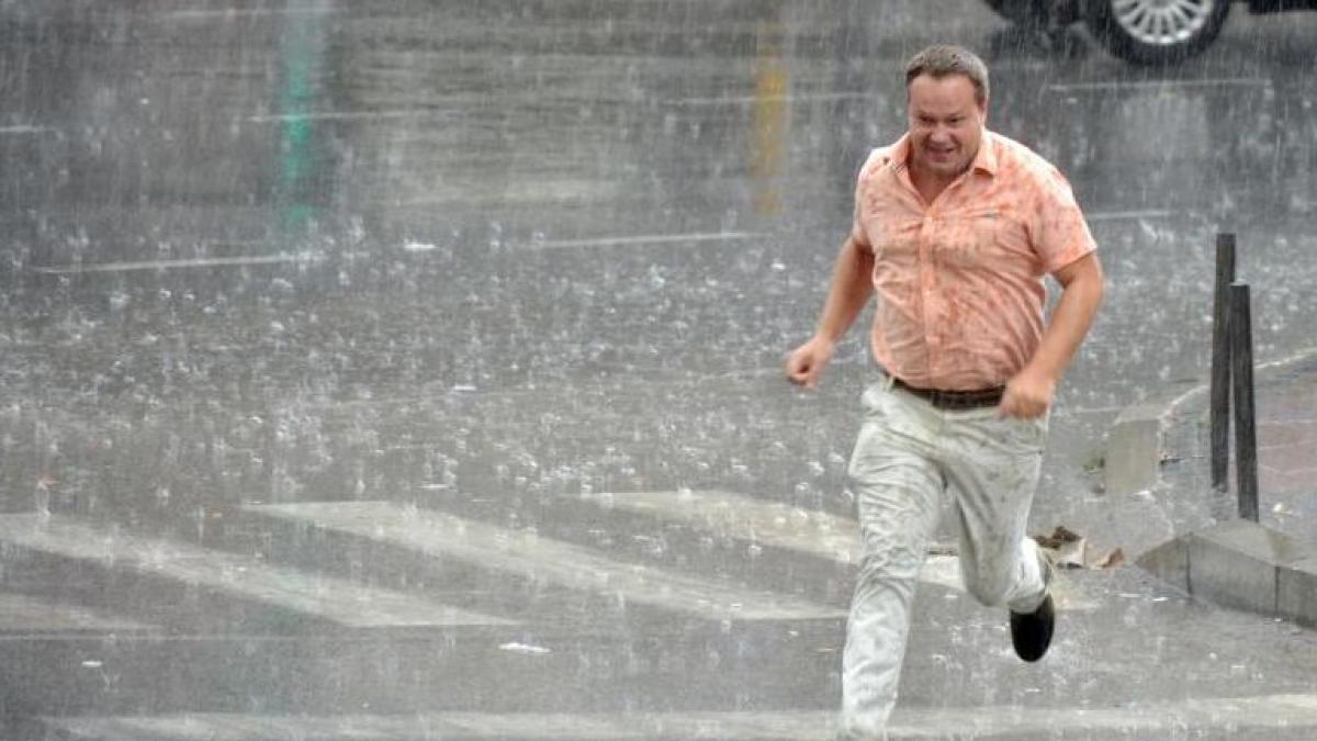 ploi torentiale descarcari electrice si vijelii in toata tara prognoza meteo