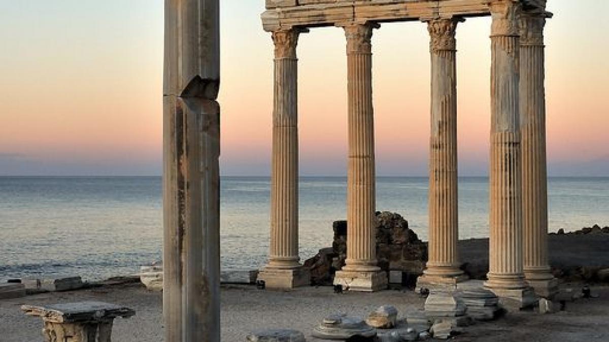 vacanta perfecta printre opere de arta antice