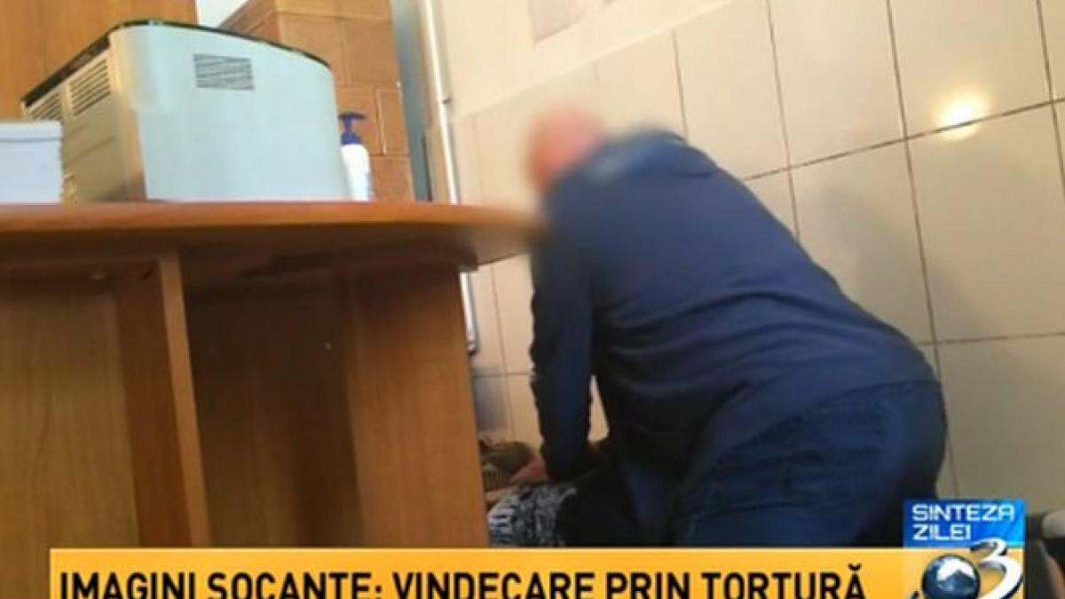 imagini socante doctori falsi care pretind ca vindeca orice boala prin tortura