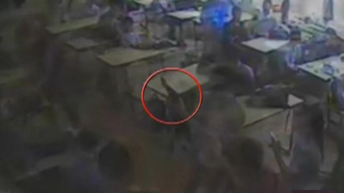 imagini socante un elev trage cu pistolul la ore