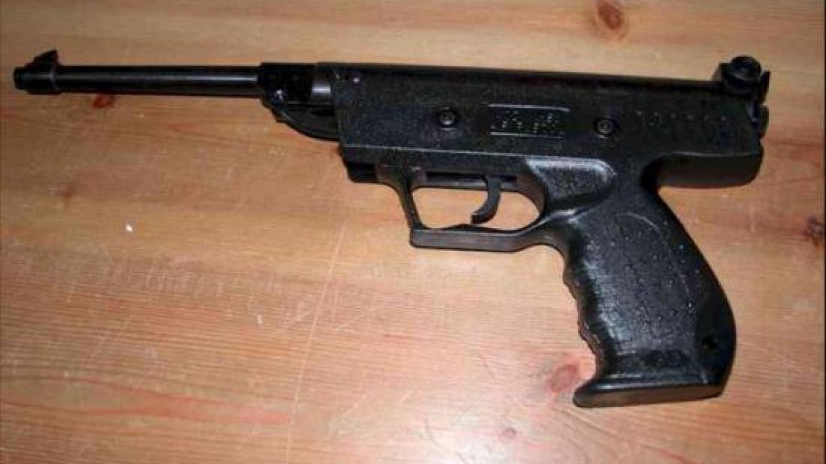 panica intr un liceu din constanta cu ce arma a venit la scoala un elev