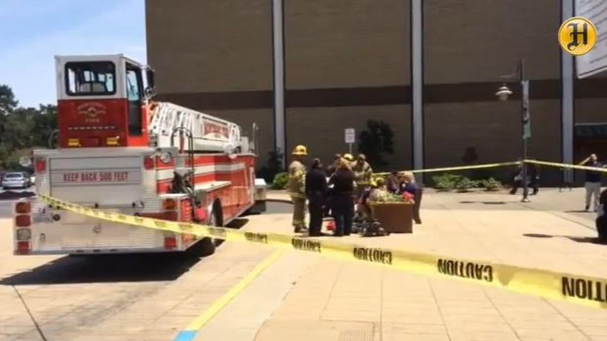 panica la apple store patru angajati au fost spitalizati iar magazinul a fost evacuat din cauza