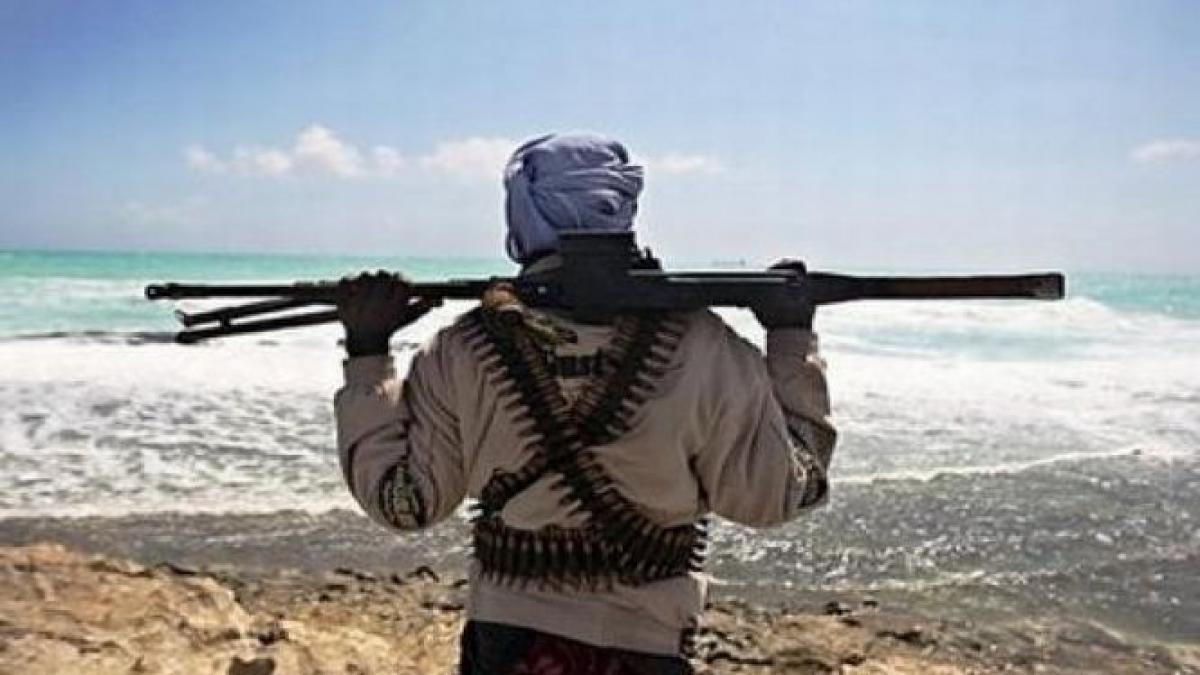 piratii somalezi au redevenit activi in apele teritoriale un vas pescaresc iranian a fost capturat