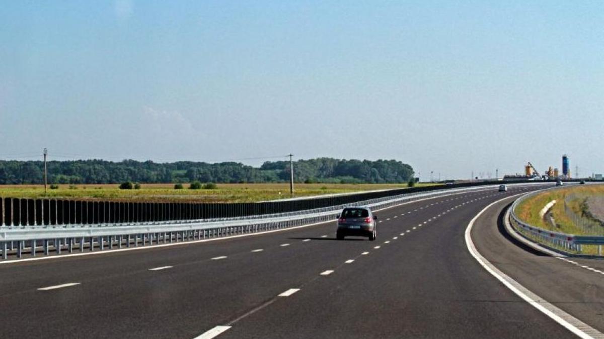 tanar de 25 de ani prins conducand cu 201 km h pe autostrada a3