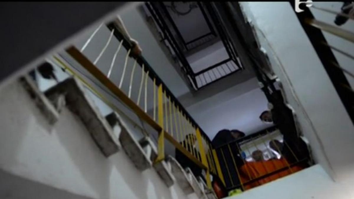 imobilizat de obezitate la etajul patru un botosanean a avut nevoie de 10 pompieri ca sa ajunga la