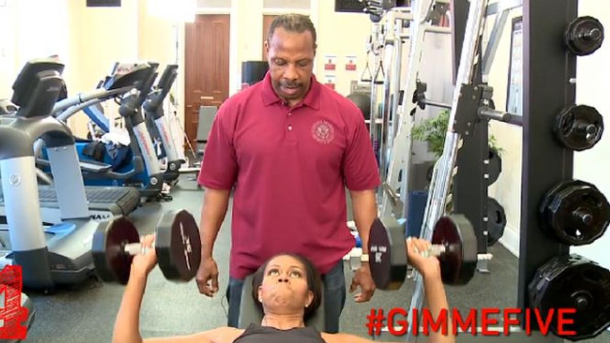 cum se antreneaza prima doamna a sua imagini cu michelle obama in sala de fitness