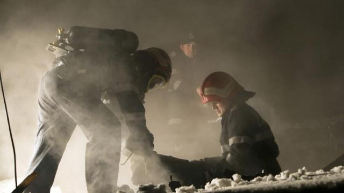 panica pe o strada din galati doua case si o reprezentanta auto au fost curprinse de flacari