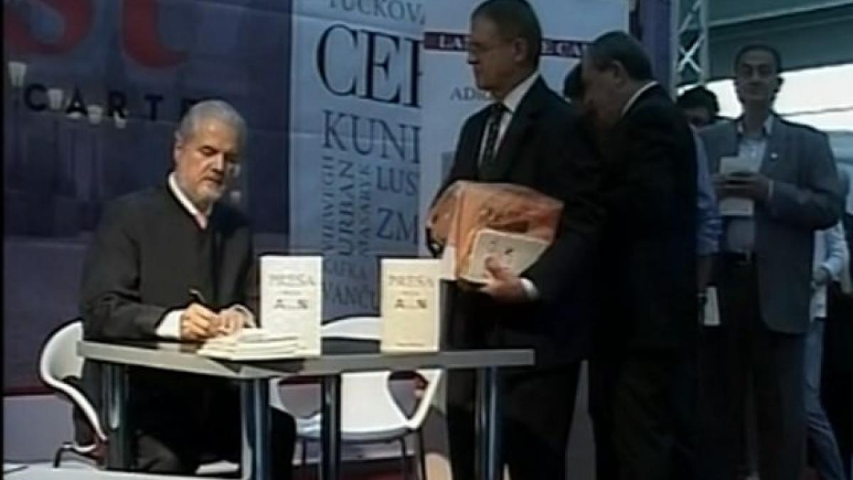adrian nastase si a lansat cartea presa de la a la n