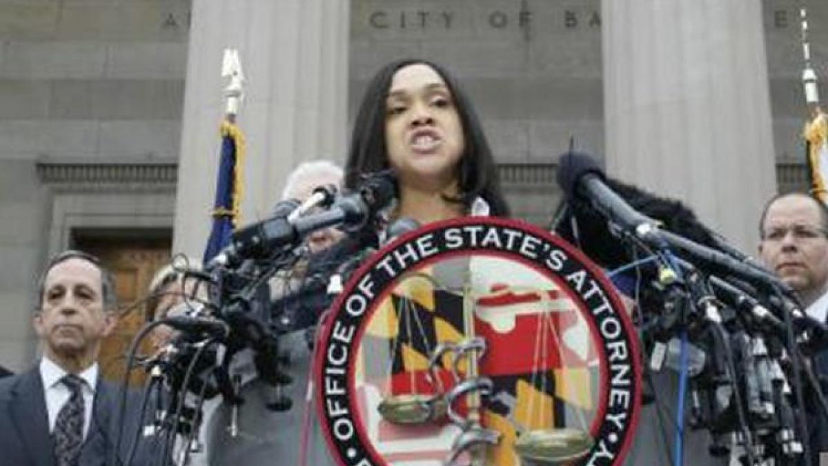 sase politisti din baltimore acuzati oficial de moartea unui tanar de culoare