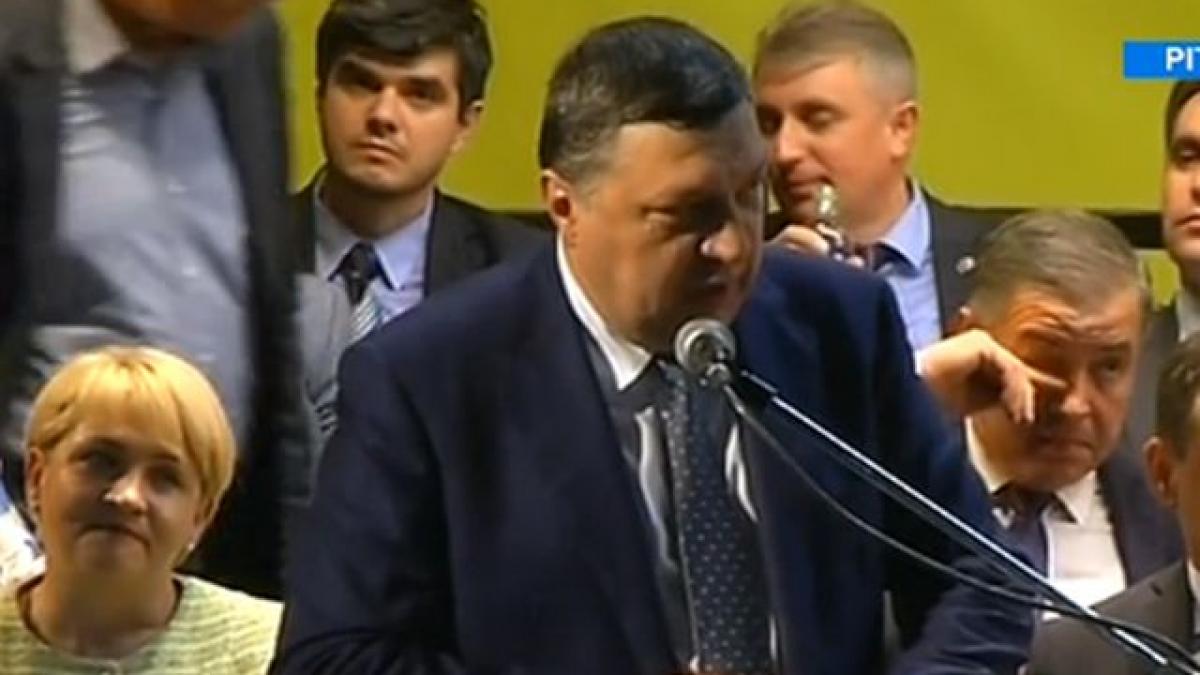 scandal la consiliul national al pnl atanasiu a fost huiduit si impiedicat sa isi tina discursul