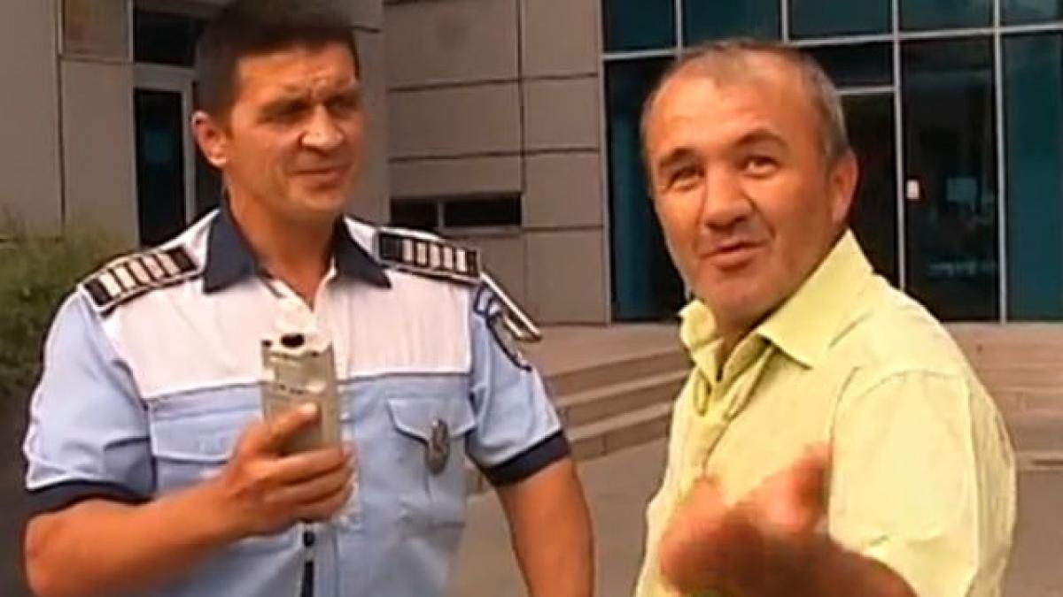 un sofer beat crita a facut circ in sediul de politie