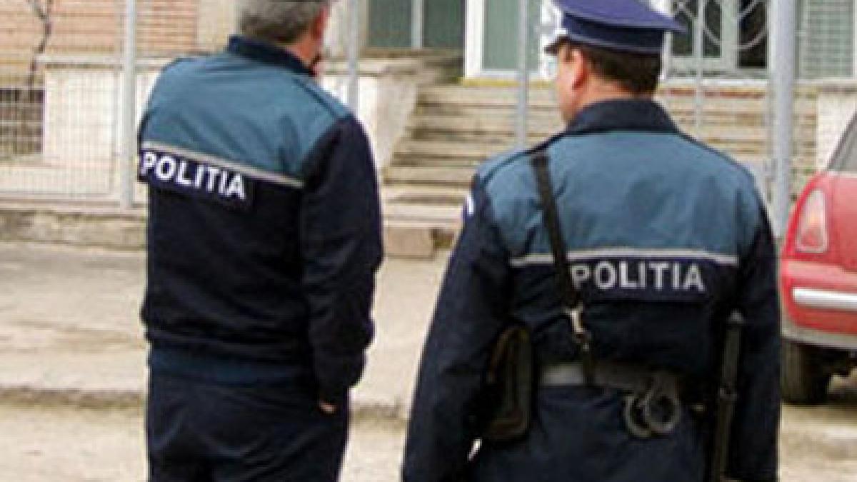 barbatul care si a crucificat mama retinut de politisti