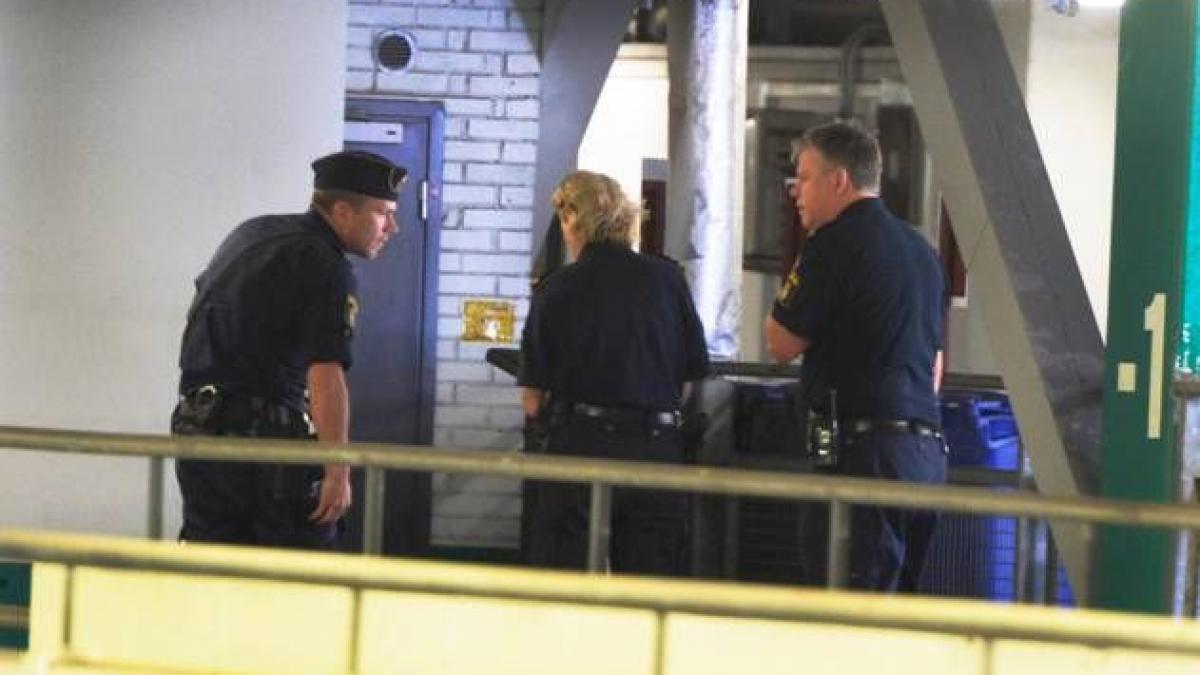 jaf armat la un magazin de bijuterii din suedia hotii au fugit cu o cantitate mare de aur