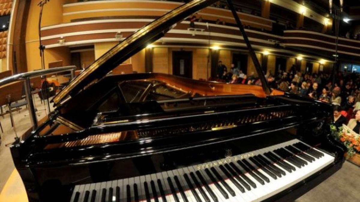 micii muzicieni au nevoie de un pian pentru lipatti membrii trupei mandinga s au alaturat campaniei