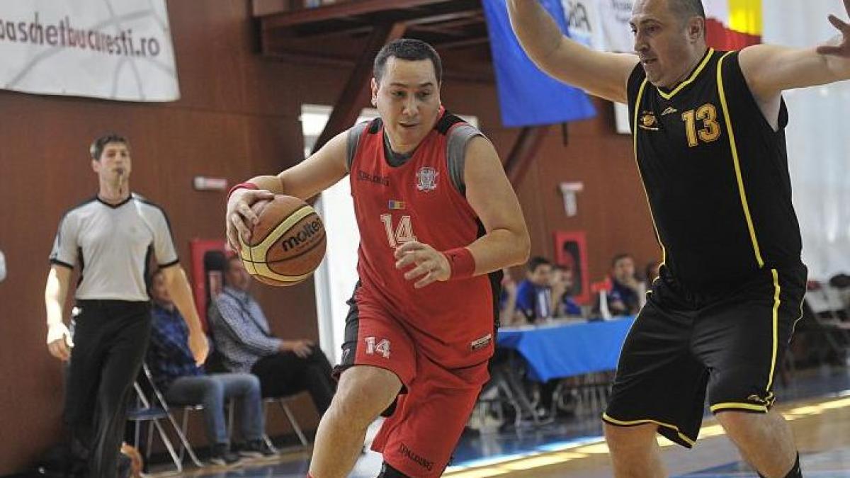 victor ponta si a luxat piciorul la baschet