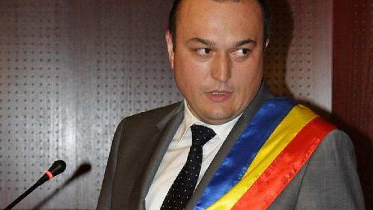 fostul primar din ploiesti iulian badescu judecat pentru 12 infractiuni de coruptie