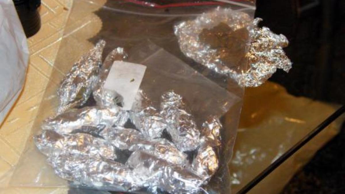 perchezitii la o grupare de traficanti de droguri din timisoara printre membrii gruparii sunt si