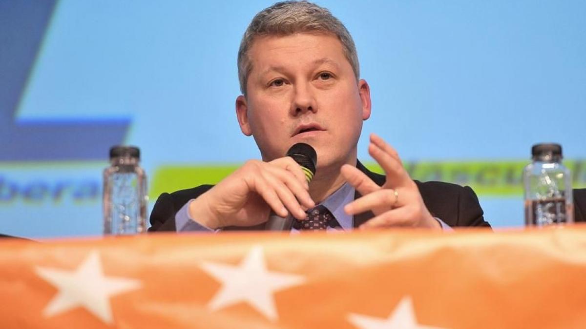 predoiu despre motiunea de cenzura este un demers la care eram obligati fata de cetateni suntem