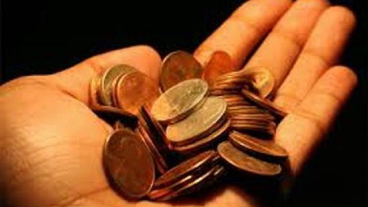 o postarita a fost jefuita de doi tineri cati bani au furat acestia