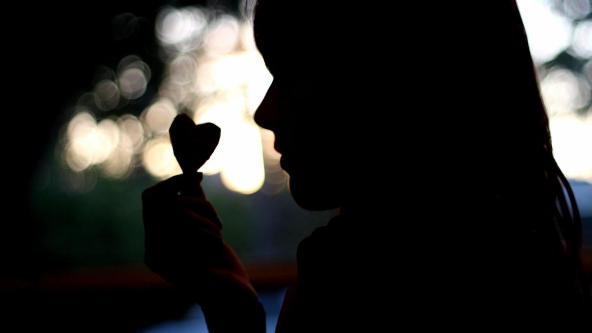 aruncata in strada de propria familie ajutata de straini