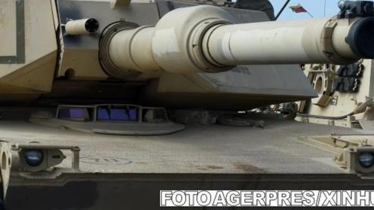 combatantii statului islamic au intrat cu un tanc plin cu explozibili intr o baza a fortelor de