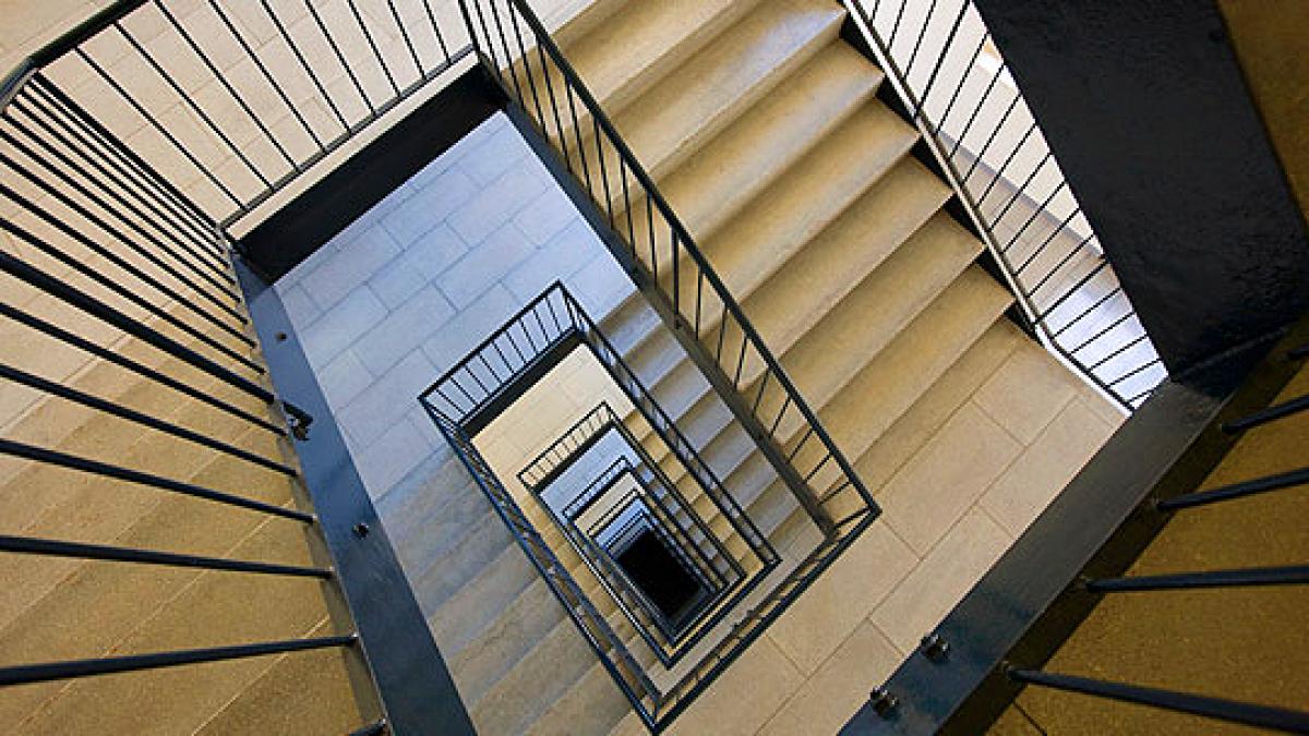 copil in coma dupa ce a cazut in casa scarii de la etajul trei