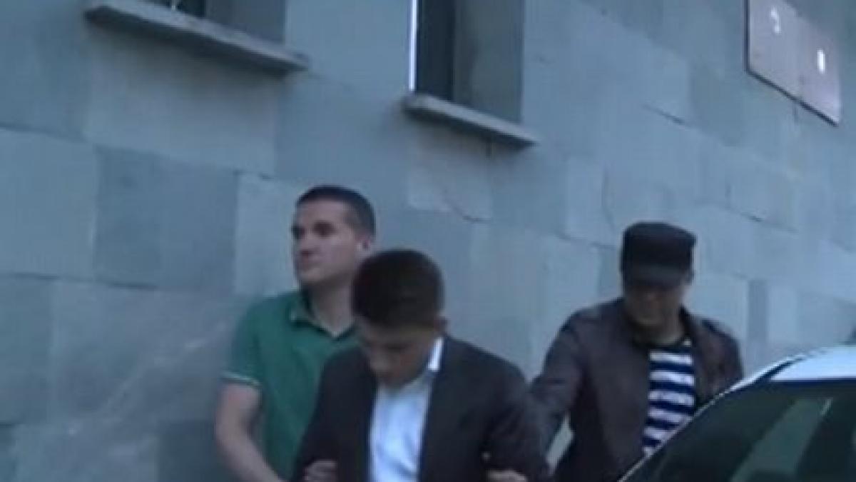 mire saltat de mascati de la nunta si dus cu catuse in arest