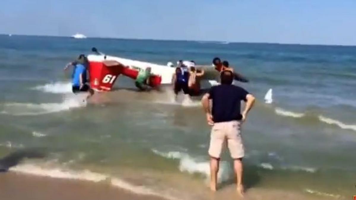 video imagini terifiante pilotul unui avion moare in urma unei ciocniri