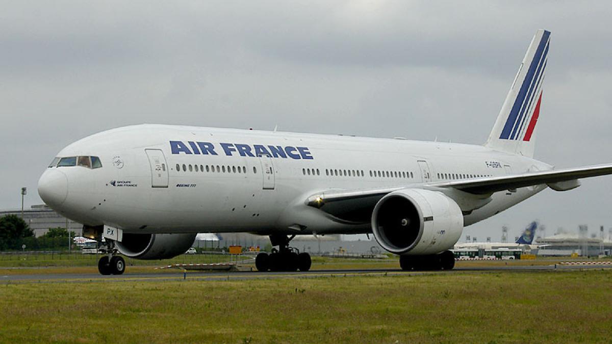un boeing 777 al air france a efectuat o aterizare de urgenta la habarovsk cu un motor defect