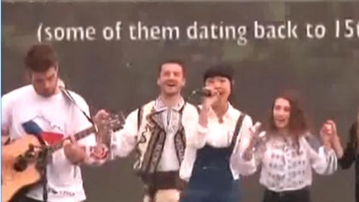 clipul care face furori cum interpreteaza o chinezoaica o celebra melodie romaneasca