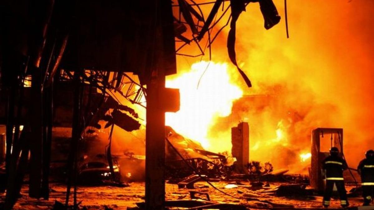 s au ascuns de ploaie si au murit in foc 78 de persoane au pierit dupa explozia unei benzinarii