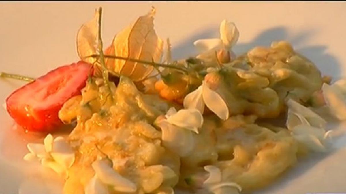 numai de bine un desert iesit din comun flori de salcam in aluat fraged