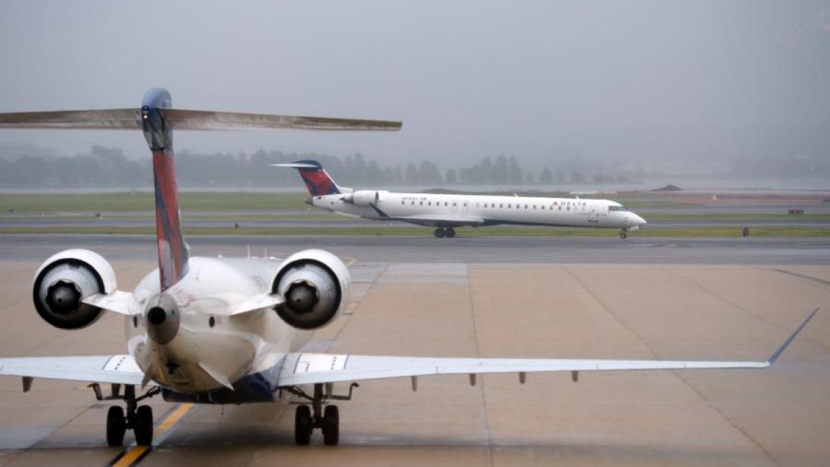 controlorii de trafic aerian din spania au organizat luni o greva aproximativ 5 000 de zboruri ar