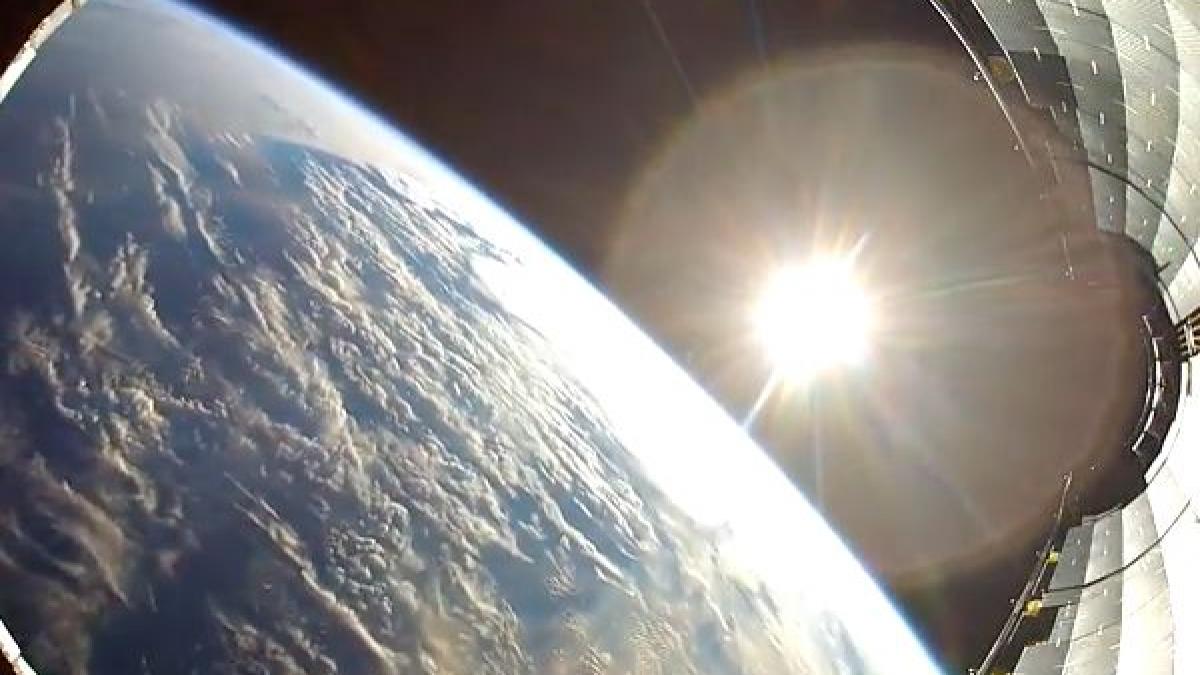 imagini hd din spatiu surprinse de o camera gopro in cadere libera catre terra