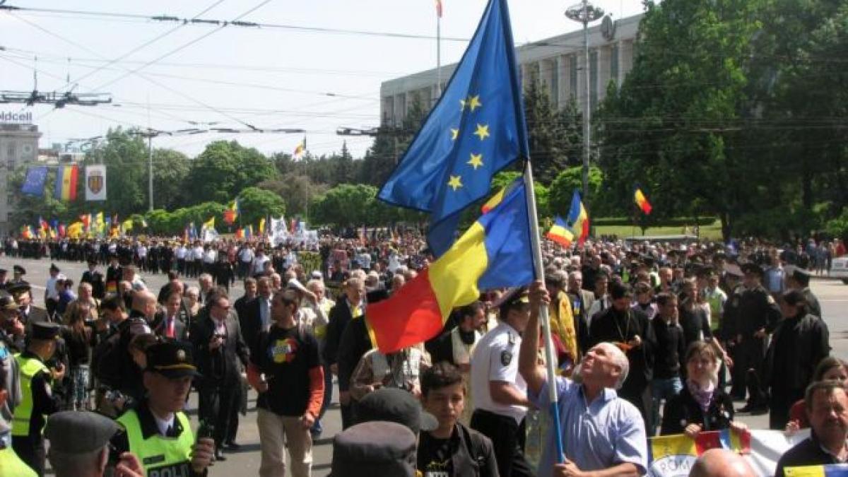 mii de oameni au participat la un protest antiguvernamental la chisinau