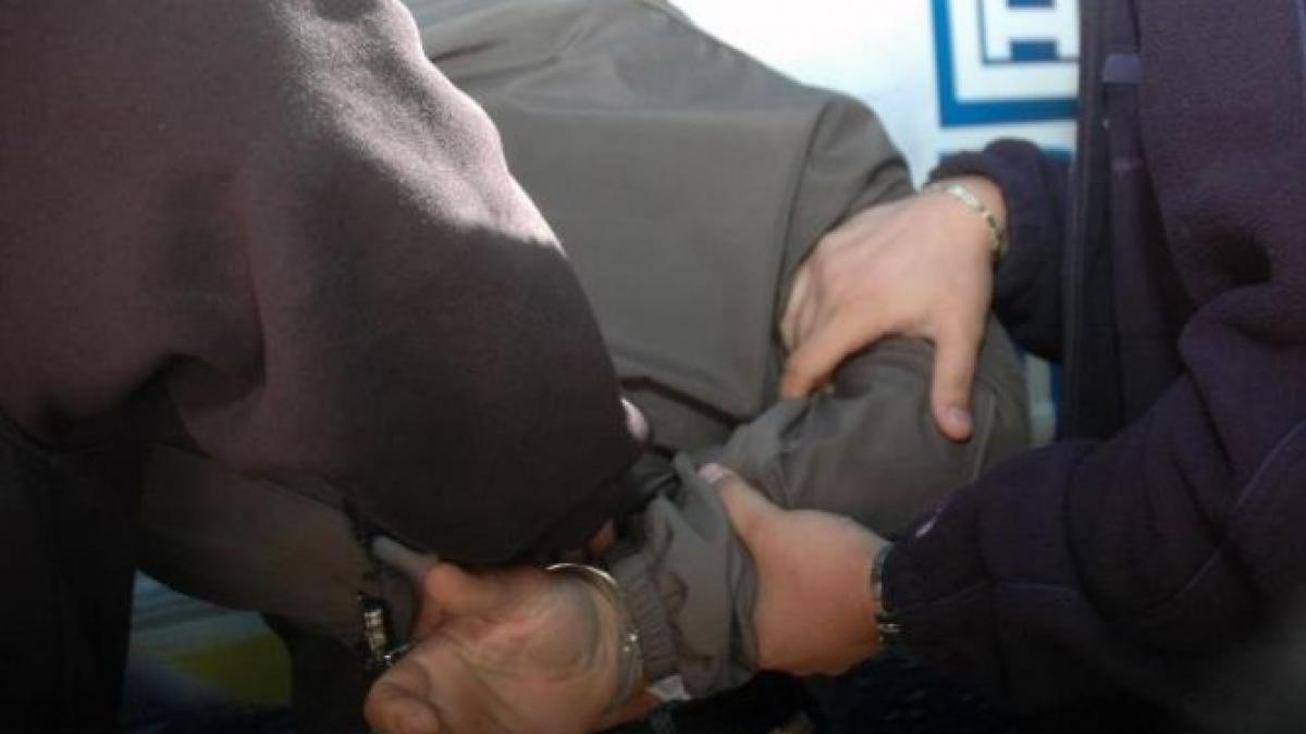 unsprezece romani care au comis furturi din buzunare arestati in centrul romei