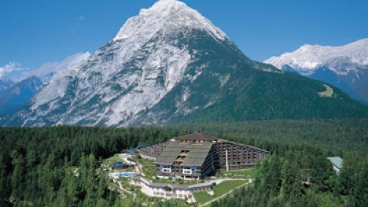grupul bilderberg reuniune cu usile inchise in alpi ce personalitati participa la intalnirea pazita