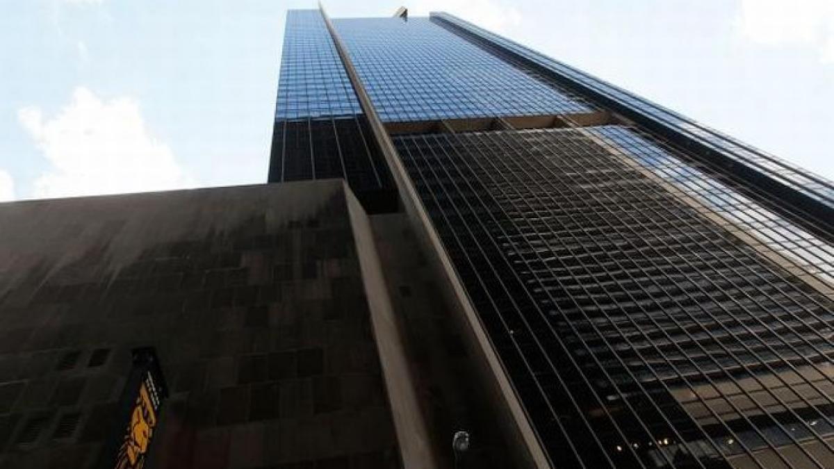 un incendiu puternic a izbucnit in sediul mtv din times square cladirea a fost evacuata