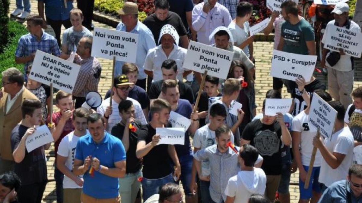 proteste in tara pentru demisia lui ponta in timpul votului la motiunea de cenzura