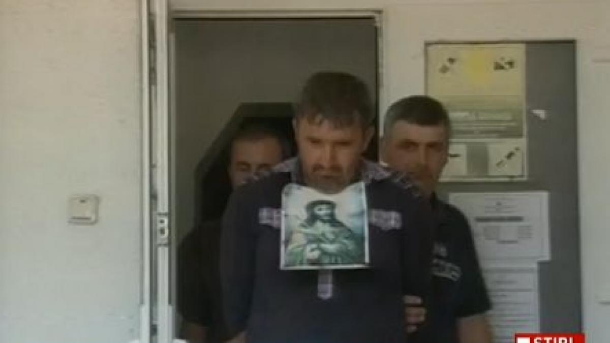 barbatul care a incercat sa il dezgroape pe arsenie boca a fost retinut pentru 24 de ore