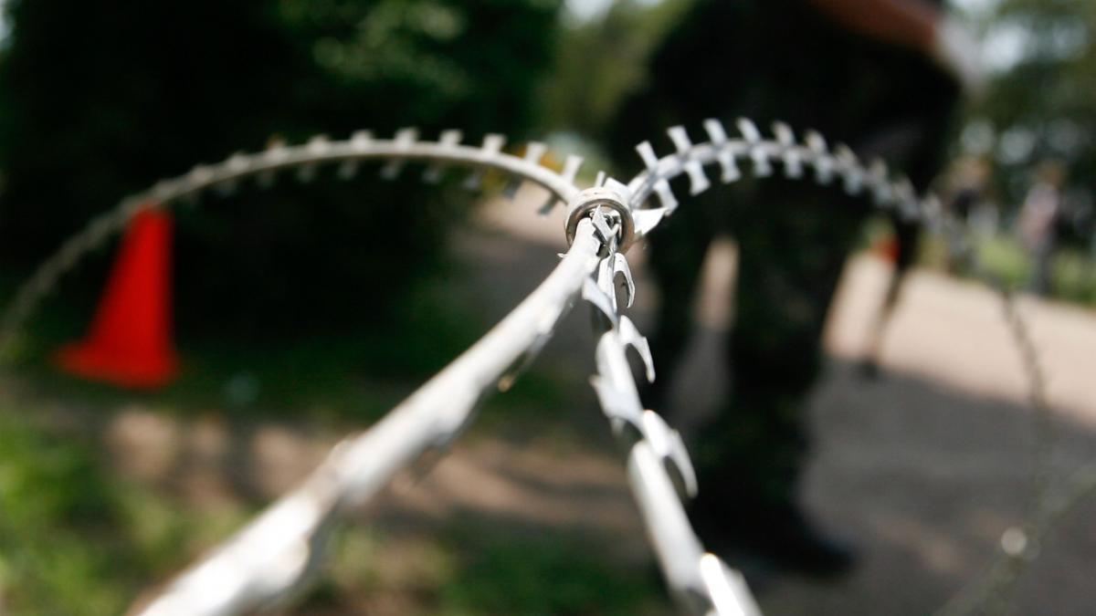 doi rusi au fost arestati dupa ce au patruns intr o baza militara din letonia