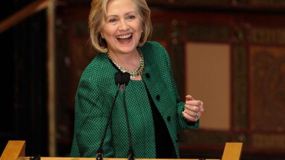 hillary clinton glumeste pe tema varstei sale voi fi cea mai tanara femeie presedinte al sua