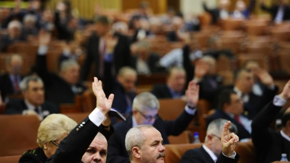 parlamentarii isi voteaza pensiile speciale in plenul de marti cati bani vor primi in plus