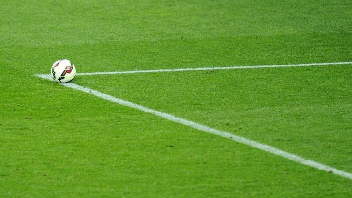 un fotbalist a incetat din viata dupa ce s a prabusit pe teren in timpul unui meci