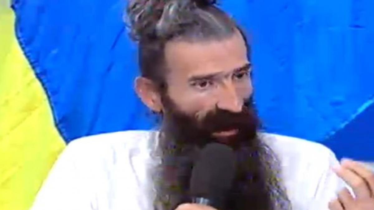 abuz ceausist cine deranjeaza e bagat la nebuni stegarul pietei universitatii a fost saltat si