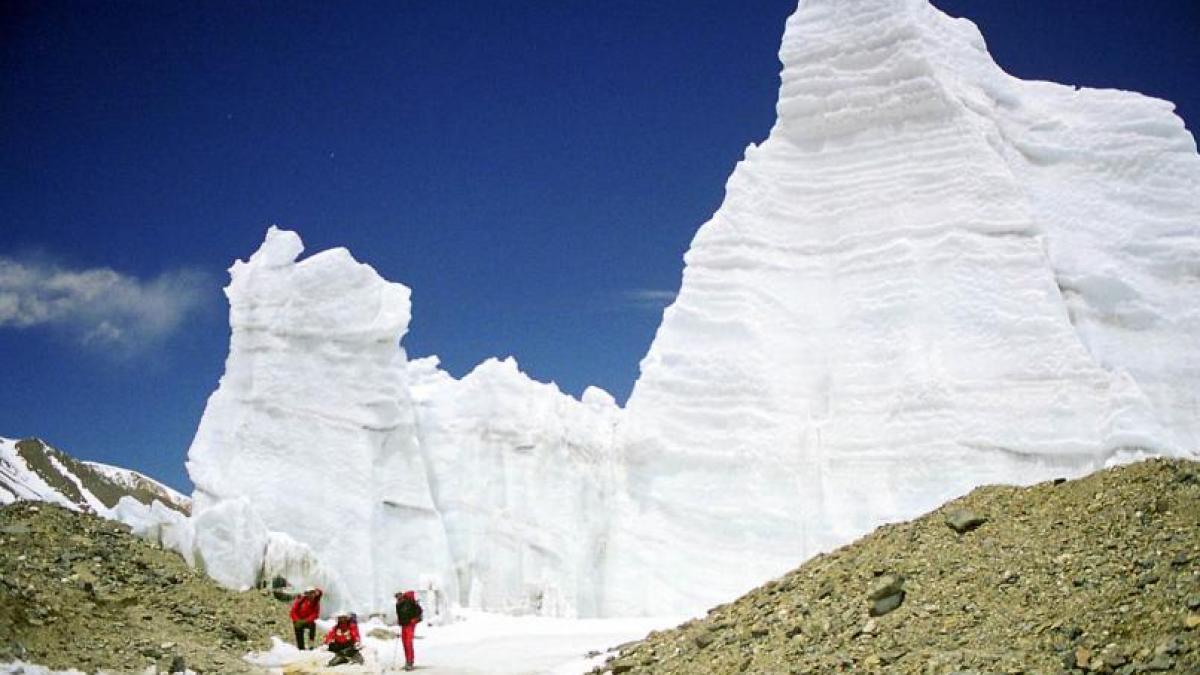 everestul pleaca la plimbare