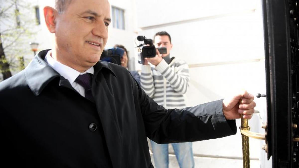 ub lucrarea lui george copos analizata de experti pentru a vedea daca este plagiat