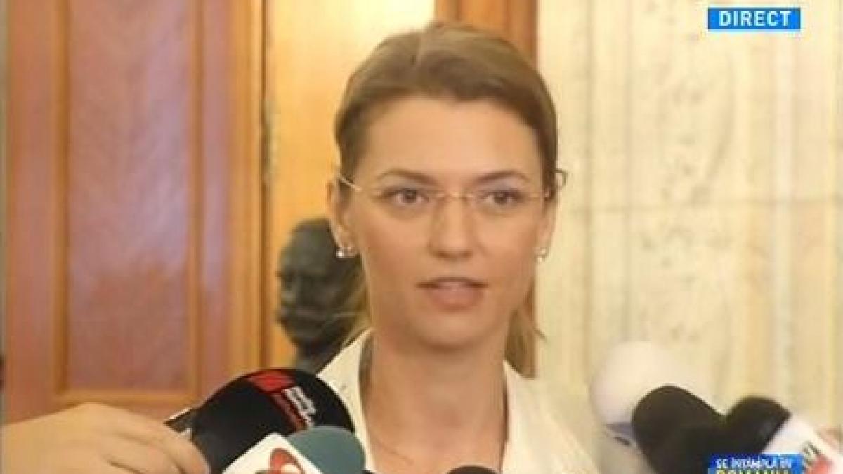 alina gorghiu ii urez premierului victor ponta sanatate si ligamente intregi