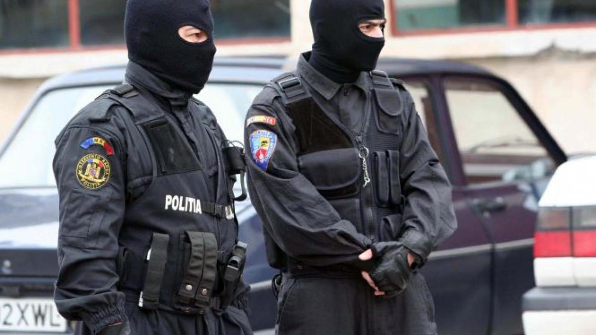 procurorii fac 33 de perchezitii la traficantii de droguri